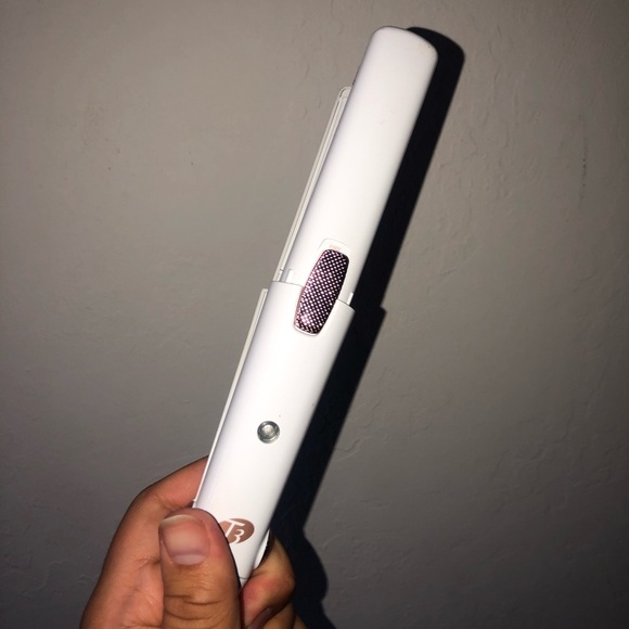 T3 Compact Styling Iron - Picture 2 of 5